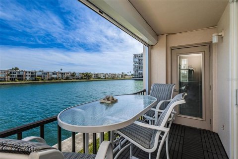 Condo in South Pasadena, Florida, 2 bedrooms  № 1572203 - photo 24