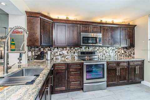 Condo in South Pasadena, Florida, 2 bedrooms  № 1572203 - photo 11