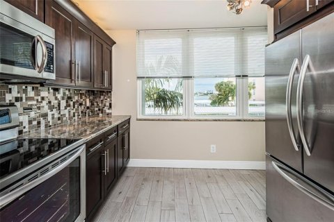 Condo in South Pasadena, Florida, 2 bedrooms  № 1572203 - photo 12