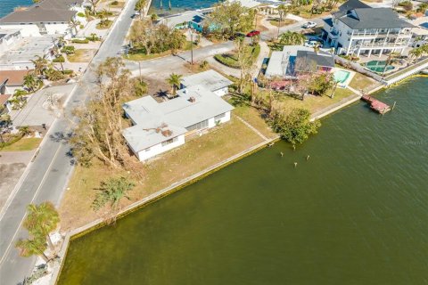 House in Saint Pete Beach, Florida 3 bedrooms, 206.61 sq.m. № 2230549 - photo 16