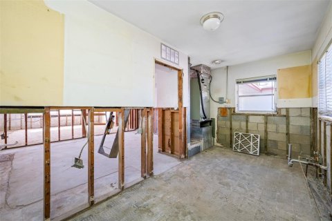 House in Saint Pete Beach, Florida 3 bedrooms, 206.61 sq.m. № 2230549 - photo 9