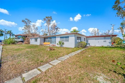 House in Saint Pete Beach, Florida 3 bedrooms, 206.61 sq.m. № 2230549 - photo 10