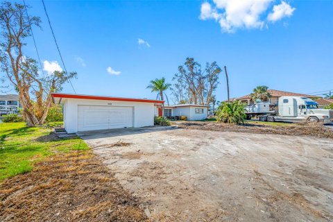 House in Saint Pete Beach, Florida 3 bedrooms, 206.61 sq.m. № 2230549 - photo 13