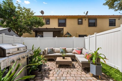 Adosado en venta en Hialeah, Florida, 3 dormitorios, 154.96 m2 № 2045624 - foto 14