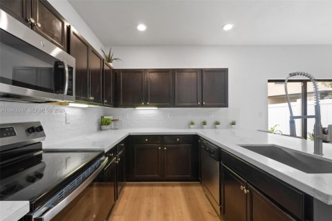 Adosado en venta en Hialeah, Florida, 3 dormitorios, 154.96 m2 № 2045624 - foto 26