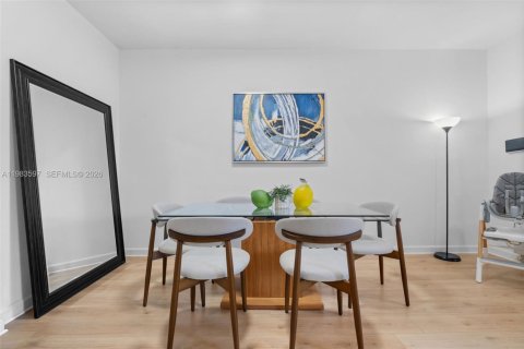 Adosado en venta en Hialeah, Florida, 3 dormitorios, 154.96 m2 № 2045624 - foto 20