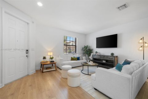 Adosado en venta en Hialeah, Florida, 3 dormitorios, 154.96 m2 № 2045624 - foto 18