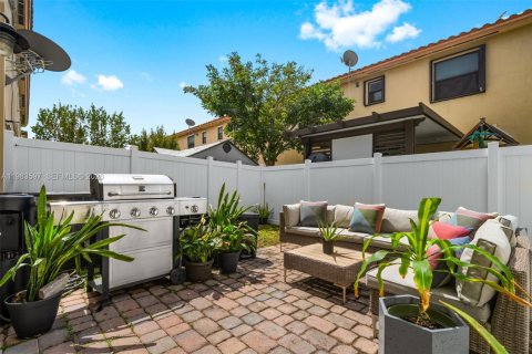 Adosado en venta en Hialeah, Florida, 3 dormitorios, 154.96 m2 № 2045624 - foto 15