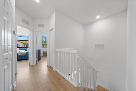 Adosado en venta en Hialeah, Florida, 3 dormitorios, 154.96 m2 № 2045624 - foto 28