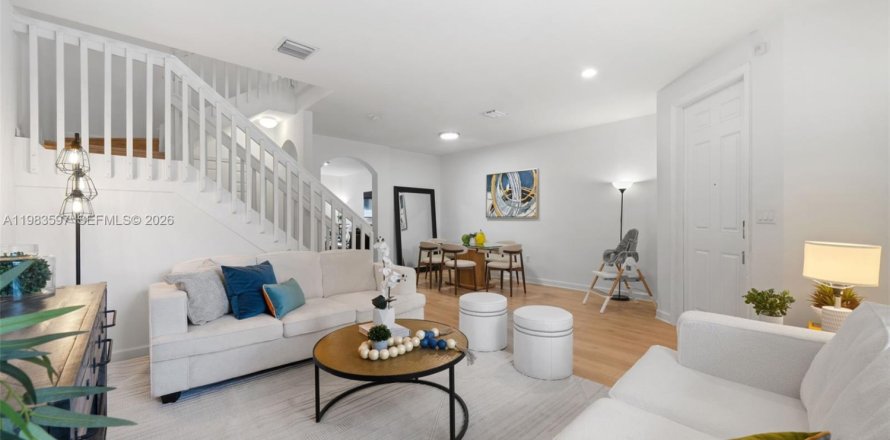 Adosado en Hialeah, Florida 3 dormitorios, 154.96 m2 № 2045624