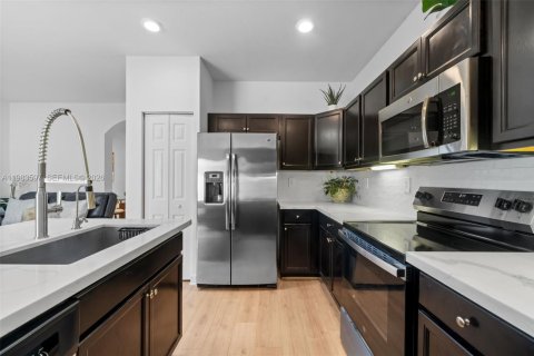 Adosado en venta en Hialeah, Florida, 3 dormitorios, 154.96 m2 № 2045624 - foto 27