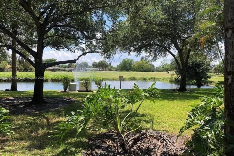 Condo in Davie, Florida, 2 bedrooms  № 2351176 - photo 3