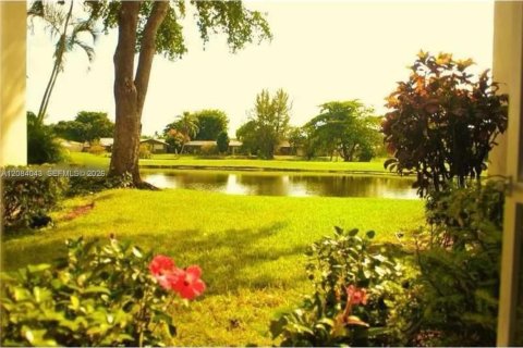 Condo in Davie, Florida, 2 bedrooms  № 2351176 - photo 2