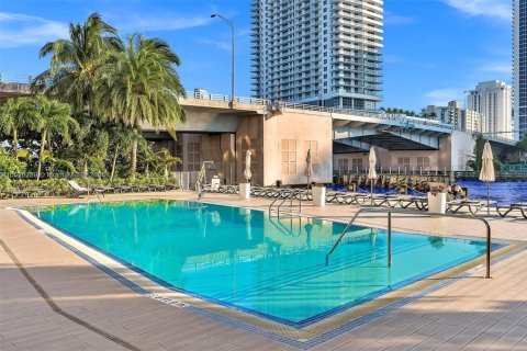 Copropriété à louer à Hallandale Beach, Floride: 1 chambre, 106.84 m2 № 2018808 - photo 17