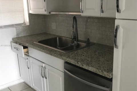 Condo in Davie, Florida, 1 bedroom  № 2050453 - photo 2