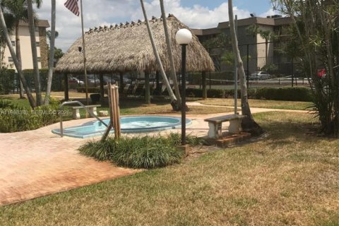 Condo in Davie, Florida, 1 bedroom  № 2050453 - photo 9