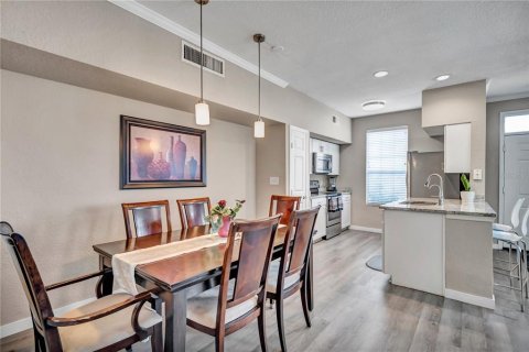 Condo in Tampa, Florida, 2 bedrooms № 2110241 - photo 5