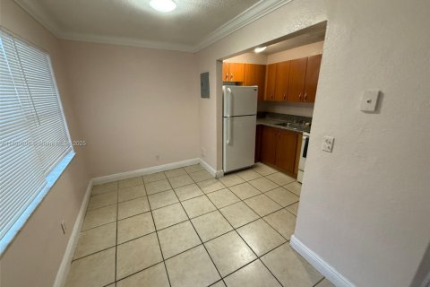 Condo in Dania Beach, Florida, 2 bedrooms  № 1981396 - photo 2
