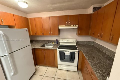 Condo in Dania Beach, Florida, 2 bedrooms  № 1981396