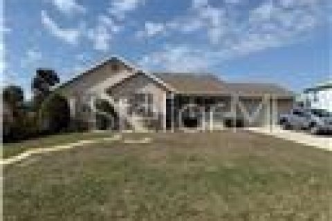 House in Crystal River, Florida 3 bedrooms, 159.23 sq.m. № 1795213 - photo 1