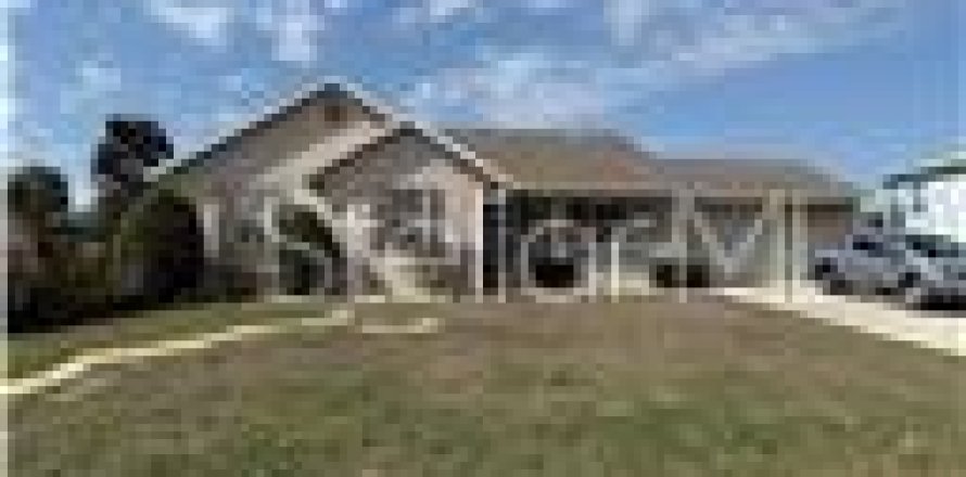 House in Crystal River, Florida 3 bedrooms, 159.23 sq.m. № 1795213