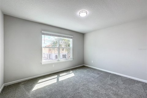 Townhouse in Brandon, Florida 3 bedrooms, 182.37 sq.m. № 2399149 - photo 18