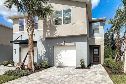 Townhouse in Brandon, Florida 3 bedrooms, 182.37 sq.m. № 2399149 - photo 2