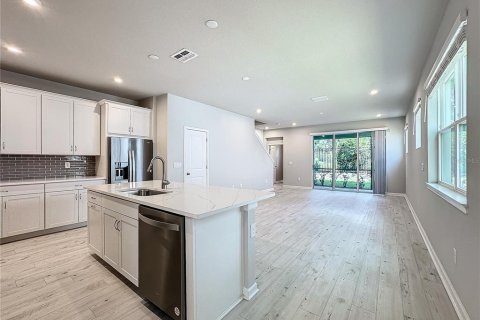 Townhouse in Brandon, Florida 3 bedrooms, 182.37 sq.m. № 2399149 - photo 6