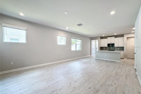 Townhouse in Brandon, Florida 3 bedrooms, 182.37 sq.m. № 2399149 - photo 10