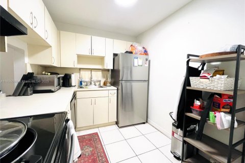 Condo in Miami, Florida, 1 bedroom  № 1818227 - photo 7