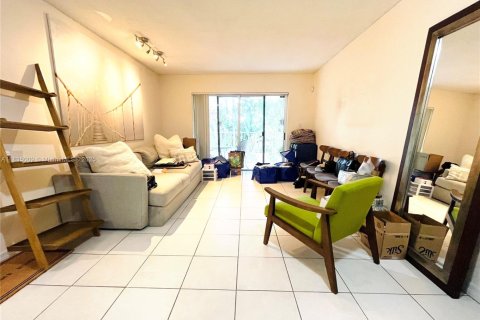 Condo in Miami, Florida, 1 bedroom  № 1818227 - photo 4