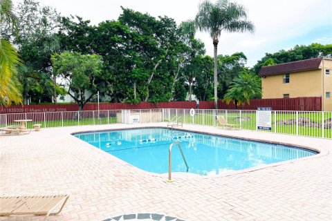 Condo in Miami, Florida, 1 bedroom  № 1818227 - photo 13