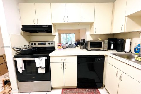 Condo in Miami, Florida, 1 bedroom  № 1818227 - photo 8