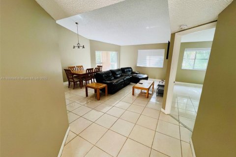 Condo in Coral Springs, Florida, 3 bedrooms  № 1806245 - photo 8