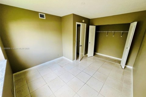 Condo in Coral Springs, Florida, 3 bedrooms  № 1806245 - photo 14