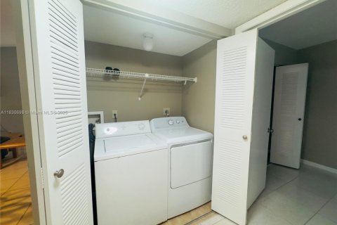 Condominio en venta en Coral Springs, Florida, 3 dormitorios, 102.19 m2 № 1806245 - foto 24