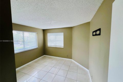 Condo in Coral Springs, Florida, 3 bedrooms  № 1806245 - photo 10