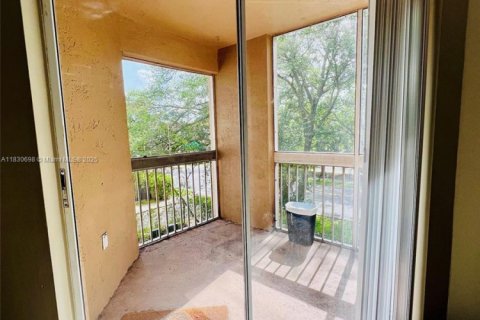 Condo in Coral Springs, Florida, 3 bedrooms  № 1806245 - photo 9