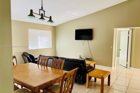 Condo in Coral Springs, Florida, 3 bedrooms  № 1806245 - photo 2
