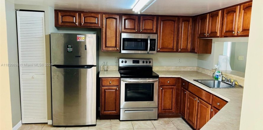 Condo in Coral Springs, Florida, 3 bedrooms  № 1806245