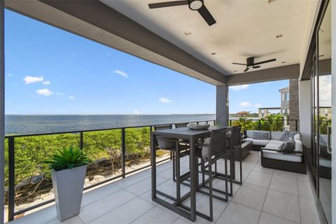 Casa en venta en Port Richey, Florida, 5 dormitorios, 500.74 m2 № 1769686 - foto 4