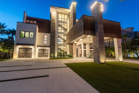 Casa en venta en Port Richey, Florida, 5 dormitorios, 500.74 m2 № 1769686 - foto 6