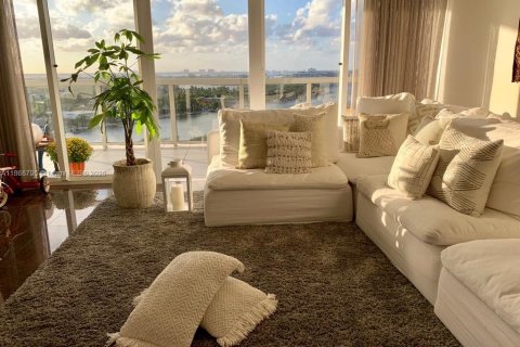 Condo in Miami Beach, Florida, 2 bedrooms  № 1984105 - photo 5