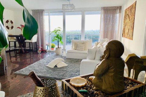 Condo in Miami Beach, Florida, 2 bedrooms  № 1984105 - photo 4