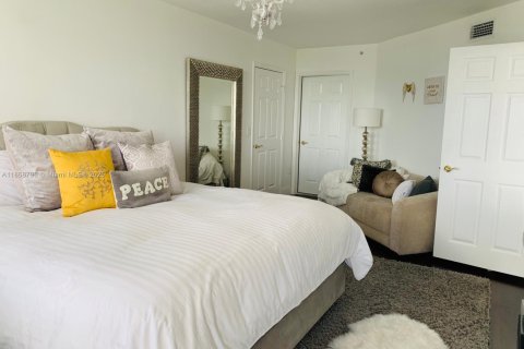 Condo in Miami Beach, Florida, 2 bedrooms  № 1984105 - photo 8