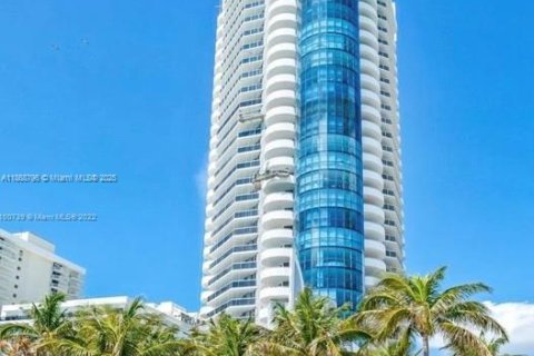 Condo in Miami Beach, Florida, 2 bedrooms  № 1984105 - photo 21