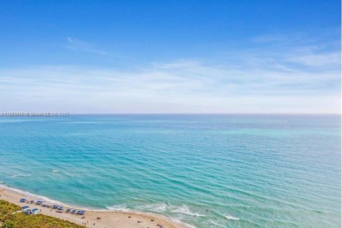 Condo in Miami Beach, Florida, 2 bedrooms  № 1984105 - photo 17