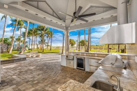 Condo in Miami Beach, Florida, 2 bedrooms  № 1984105 - photo 18