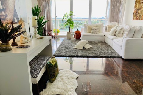 Condo in Miami Beach, Florida, 2 bedrooms  № 1984105 - photo 3