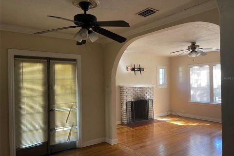 Commercial property in Orlando, Florida 6 bedrooms, 217.95 sq.m. № 1169152 - photo 9